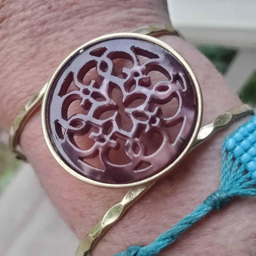 Vtg Insp Boho Maroon Resin Filagree Disk Bracelet
